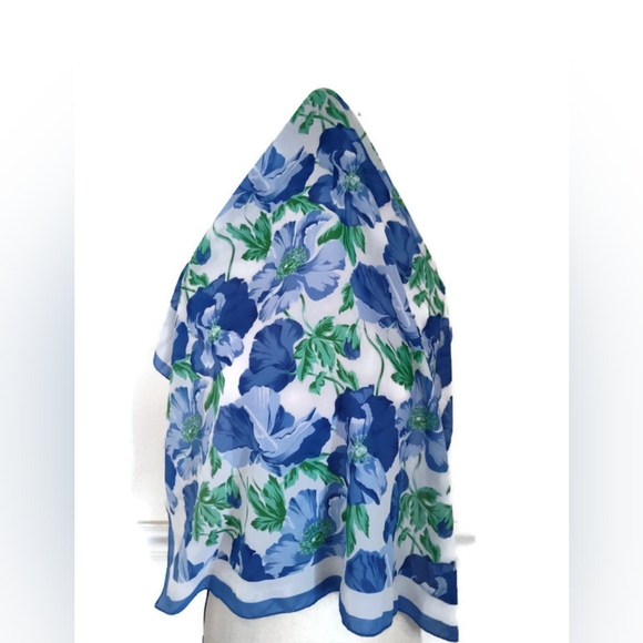 Made In Italy Beautiful!  Blue Floral Print Scarf - Picture 2 of 3